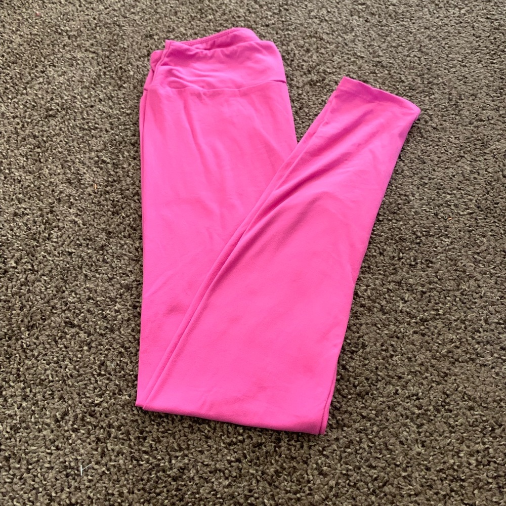 Bright pink Lularoe leggings
